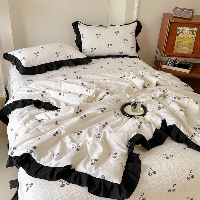 91家纺网 家纺一手货源 找家纺 韩秀 2025新款水洗棉夹棉韩版花边夏被小清新针织棉小碎花皱皱棉双层纱软糯感夏凉被空调被泡泡棉被四季跑量款 大樱桃