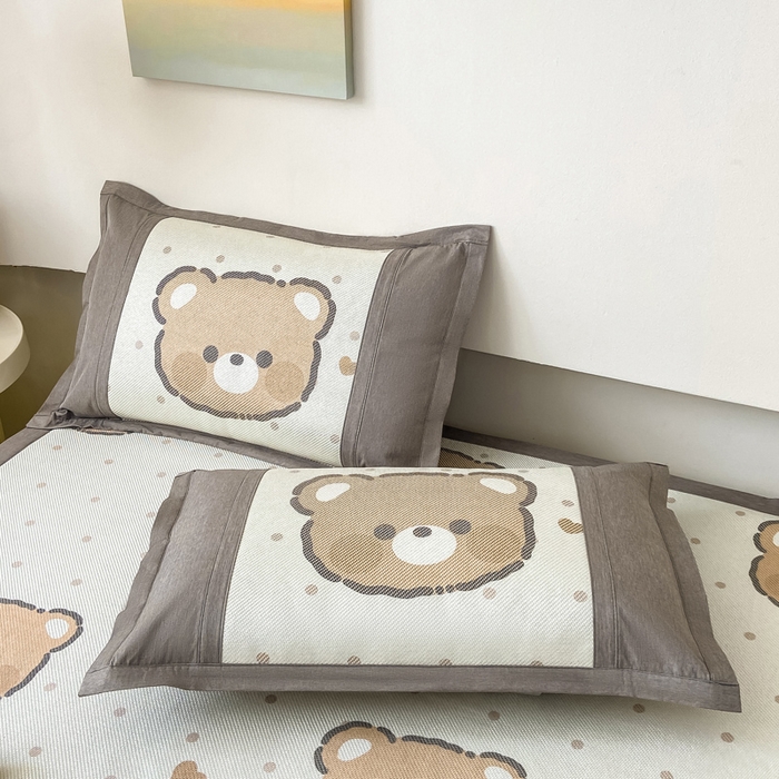 91家纺网 家纺一手货源 找家纺 2025新款A类抗菌数码印花冰藤席 幸运熊