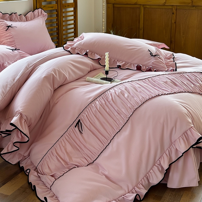 91家纺网 家纺一手货源 找家纺 2025秋冬新款A类母婴级法式风忆棉床裙床笠四件套 琉眠-芭蕾粉