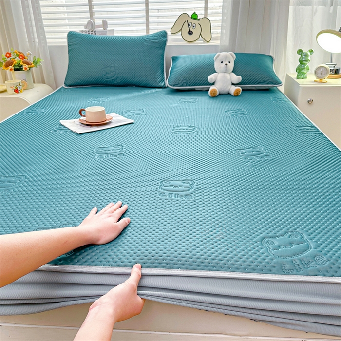 91家纺网 家纺一手货源 找家纺 慕木家纺 2025新款小冰熊凉感冰丝凉席夏被四件套 床笠款 宾利蓝