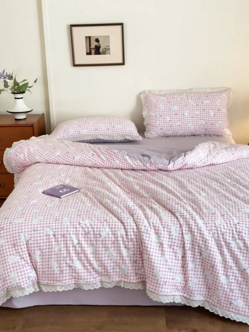 91家纺网 家纺一手货源 找家纺 一霖家纺 2025新款云感双层纱花边款四件套 粉色小猫