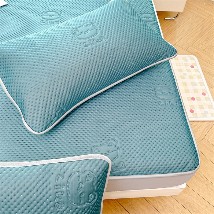 91家纺网 家纺一手货源 找家纺 慕木家纺 2025新款小冰熊凉感冰丝凉席夏被四件套 床笠款 宾利蓝