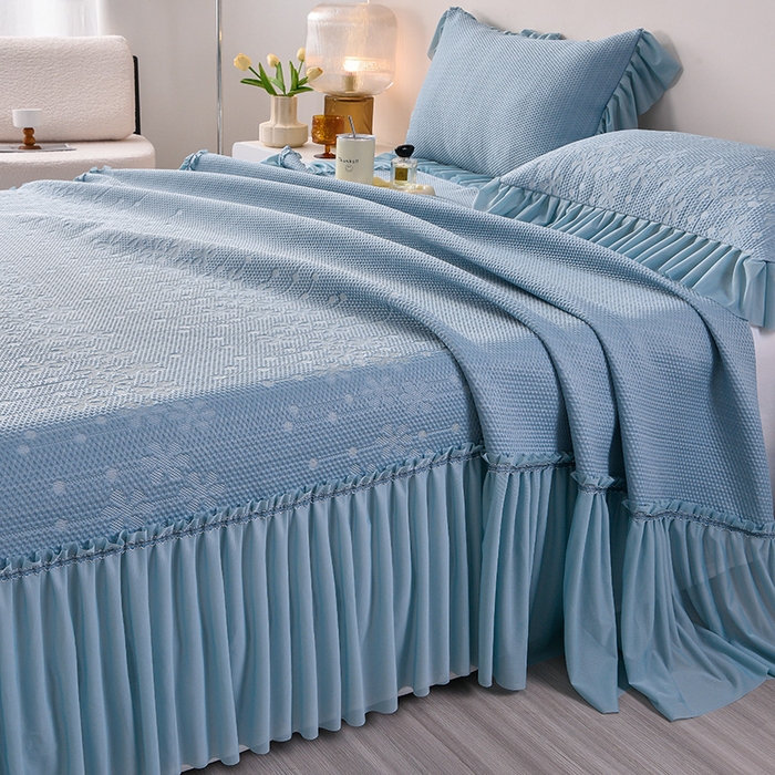 91家纺网 家纺一手货源 找家纺 畅畅家纺 2025新款立体提花凉豆豆席床裙款凉席 幸运草-蓝