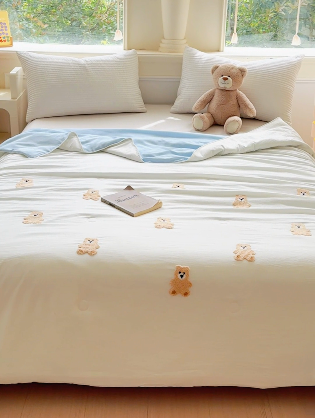 91家纺网 家纺一手货源 找家纺 2025新款水洗棉毛巾绣夏被卡通夏凉被薄被子 蓝白-可爱熊