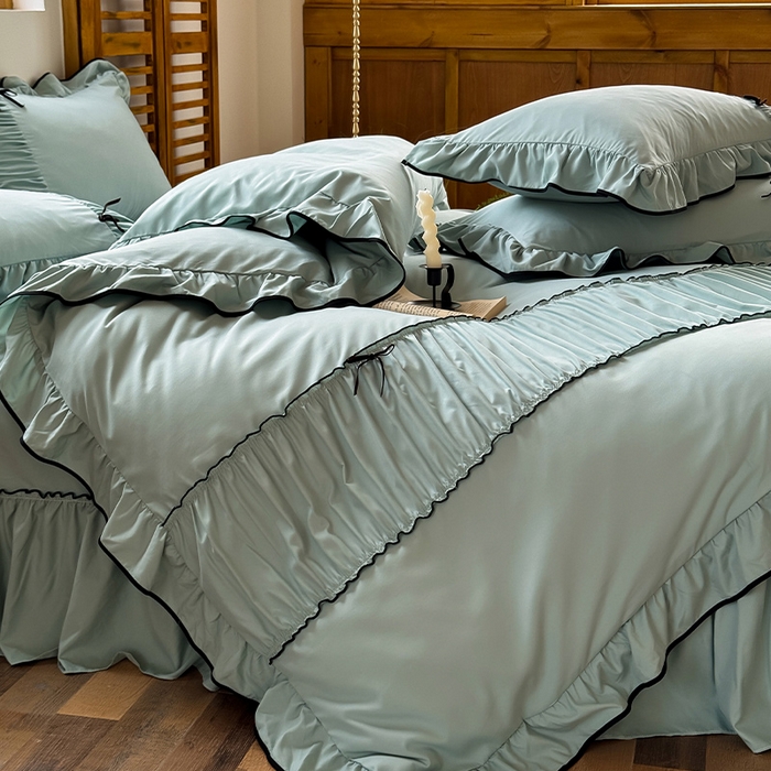 91家纺网 家纺一手货源 找家纺 2025秋冬新款A类母婴级法式风忆棉床裙床笠四件套 琉眠-浪花绿