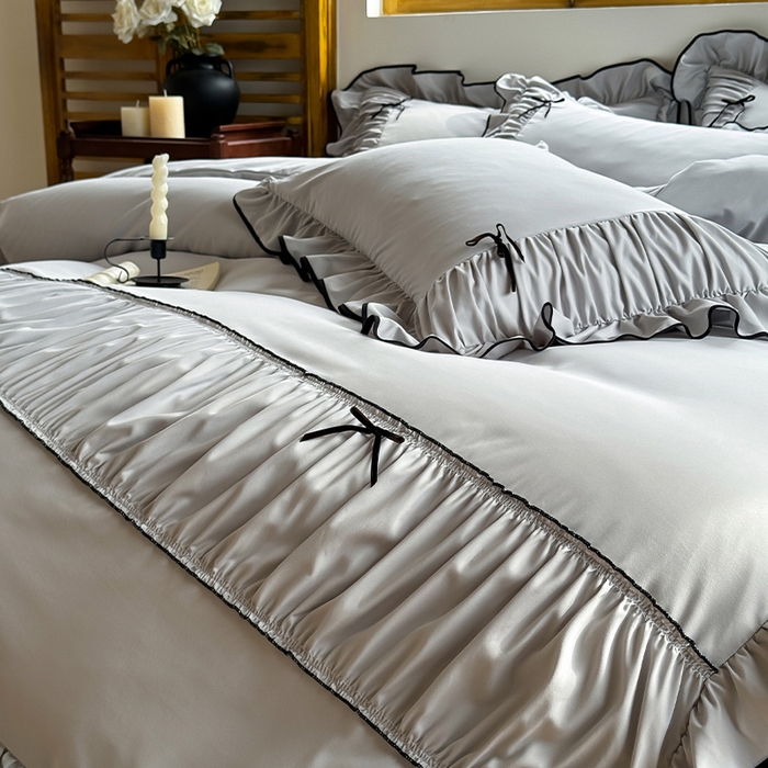 91家纺网 家纺一手货源 找家纺 2025秋冬新款A类母婴级法式风忆棉床裙床笠四件套 琉眠-琉璃灰