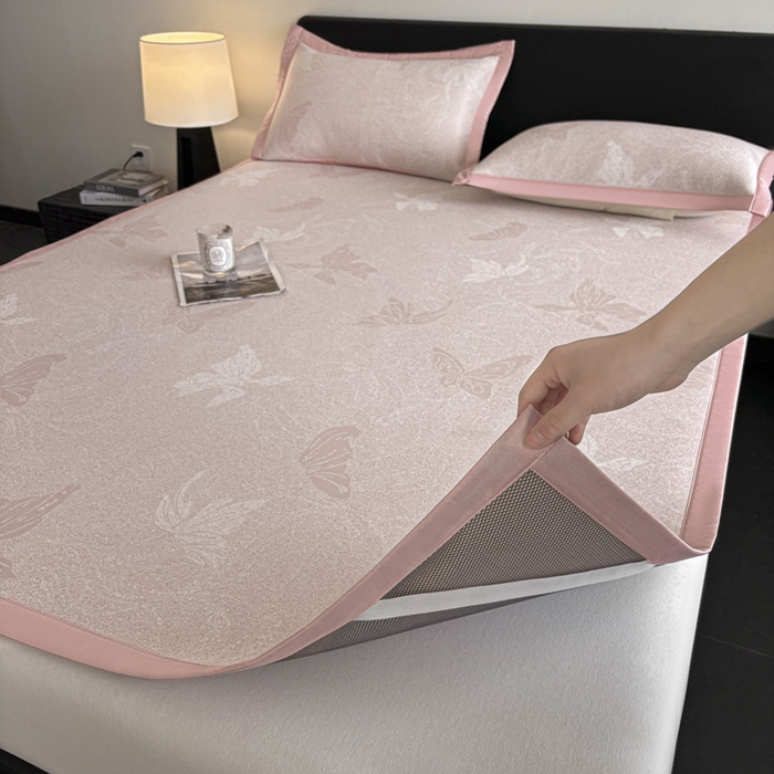 91家纺网 家纺一手货源 找家纺 2025新款A类PE提花凉席-翩翩起舞 翩翩起舞-柔情粉