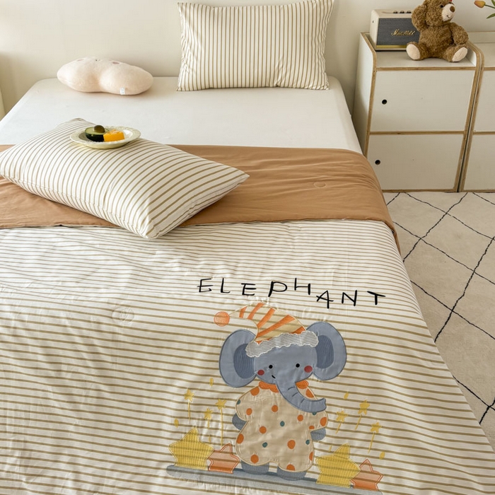 91家纺网 家纺一手货源 找家纺 鸣升家纺  2025新款精梳全棉纯棉绣花夏被夏凉被空调被 星星小象