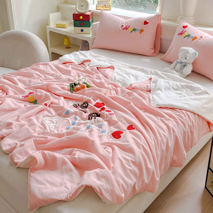 91家纺网 家纺一手货源 找家纺 2025新款水洗棉毛巾绣夏被卡通夏凉被薄被子 粉白-幸运猫