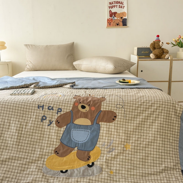 91家纺网 家纺一手货源 找家纺 鸣升家纺  2025新款精梳全棉纯棉绣花夏被夏凉被空调被 滑板熊