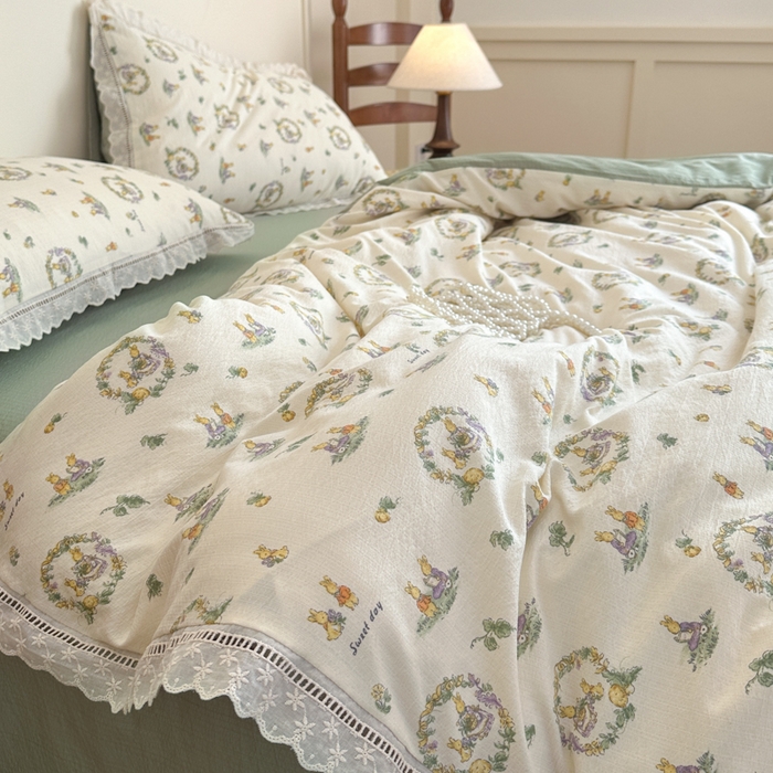 91家纺网 家纺一手货源 找家纺 一霖家纺 2025新款云感双层纱花边款四件套 森林小兔