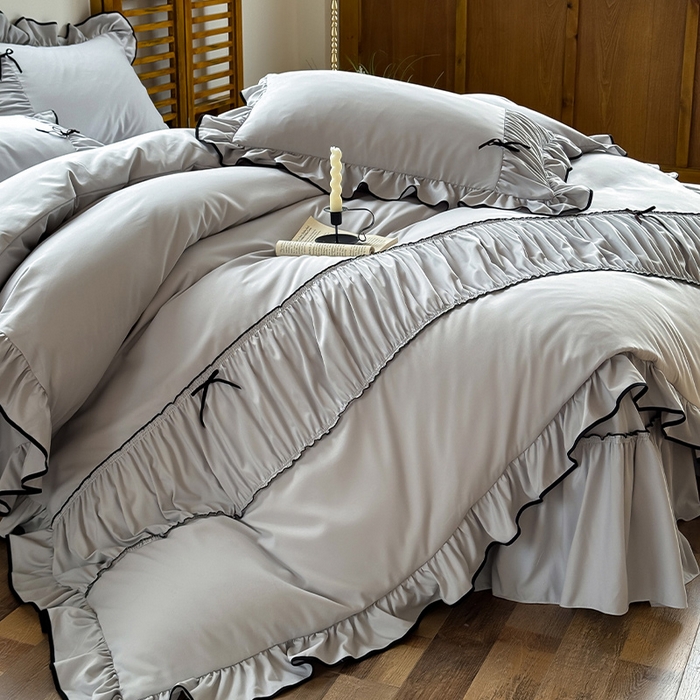 91家纺网 家纺一手货源 找家纺 2025秋冬新款A类母婴级法式风忆棉床裙床笠四件套 琉眠-琉璃灰