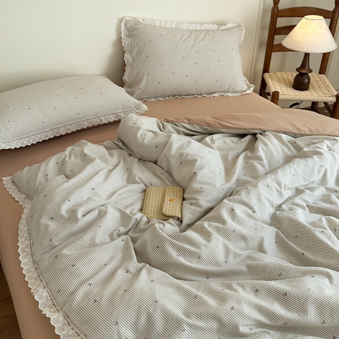 91家纺网 家纺一手货源 找家纺 一霖家纺 2025新款云感双层纱花边款四件套 咖色爱心