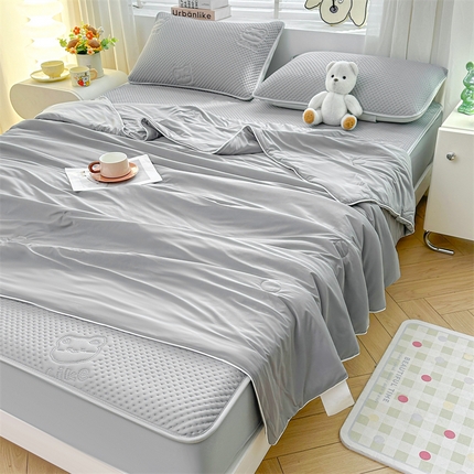 91家纺网 家纺一手货源 找家纺 （总）慕木家纺 2025新款小冰熊凉感冰丝凉席夏被四件套 床笠款