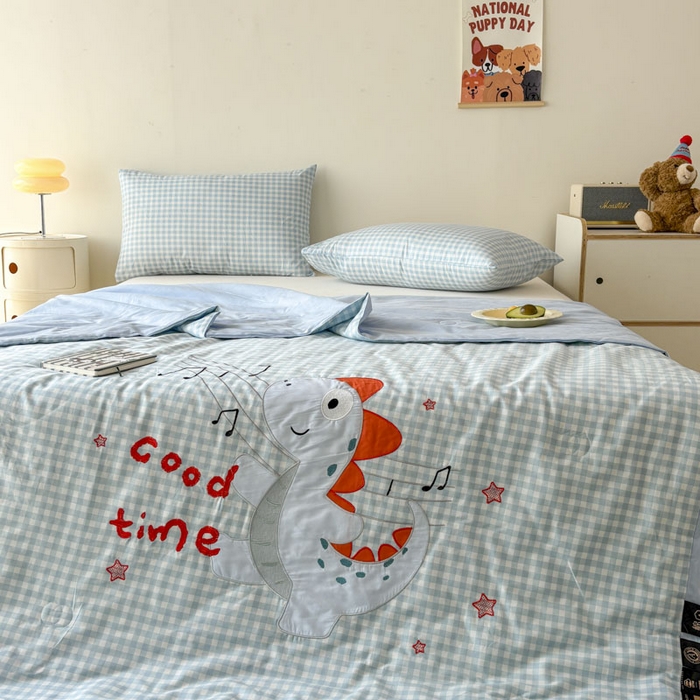 91家纺网 家纺一手货源 找家纺 鸣升家纺  2025新款精梳全棉纯棉绣花夏被夏凉被空调被 音乐恐龙