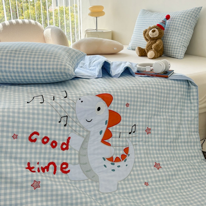 91家纺网 家纺一手货源 找家纺 鸣升家纺  2025新款精梳全棉纯棉绣花夏被夏凉被空调被 音乐恐龙