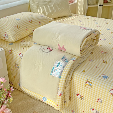 91家纺网 家纺一手货源 找家纺 （总）奈颜2025新款毛巾绣超柔水洗云朵棉夏凉被四件套