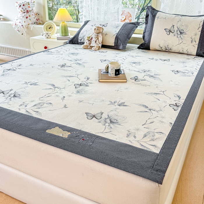 91家纺网 家纺一手货源 找家纺 2025新款A类抗菌数码印花冰藤席 水墨蝶舞