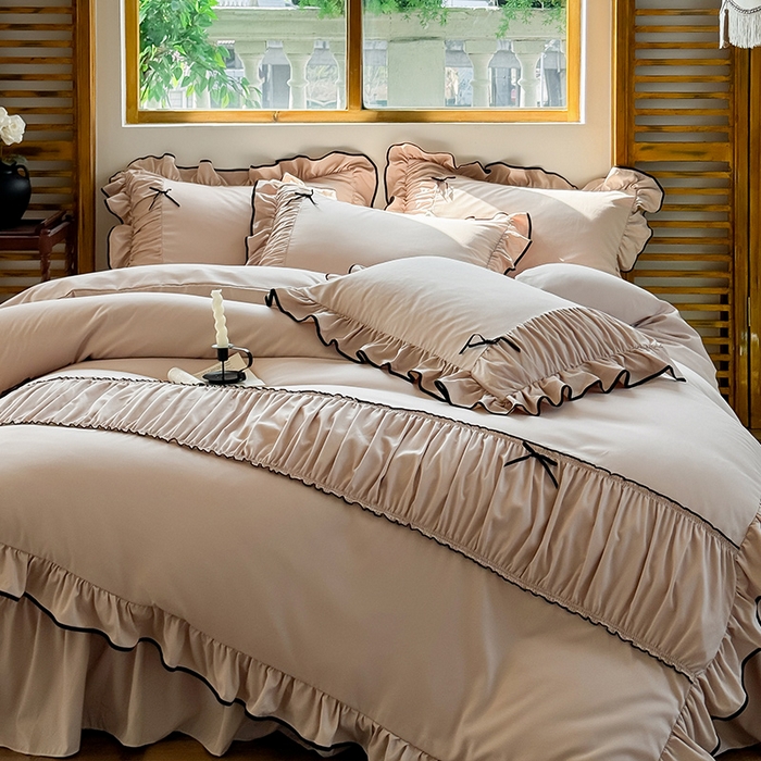 91家纺网 家纺一手货源 找家纺 2025秋冬新款A类母婴级法式风忆棉床裙床笠四件套 琉眠-棕雅咖