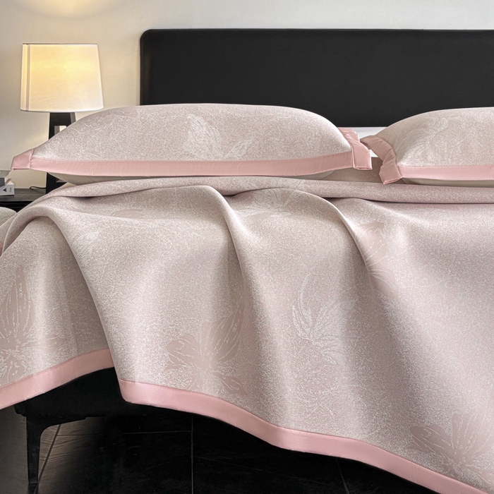 91家纺网 家纺一手货源 找家纺 2025新款A类PE提花凉席-翩翩起舞 翩翩起舞-柔情粉