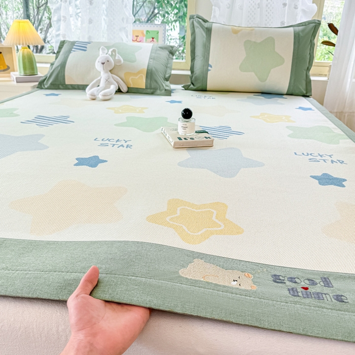 91家纺网 家纺一手货源 找家纺 2025新款A类抗菌数码印花冰藤席 星尚璀璨