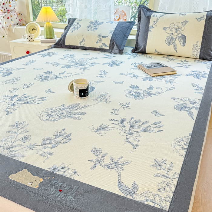 91家纺网 家纺一手货源 找家纺 2025新款A类抗菌数码印花冰藤席 青花郁