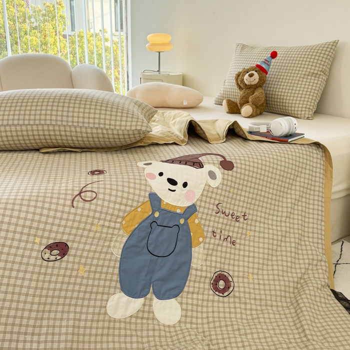 91家纺网 家纺一手货源 找家纺 鸣升家纺  2025新款精梳全棉纯棉绣花夏被夏凉被空调被 熊可爱