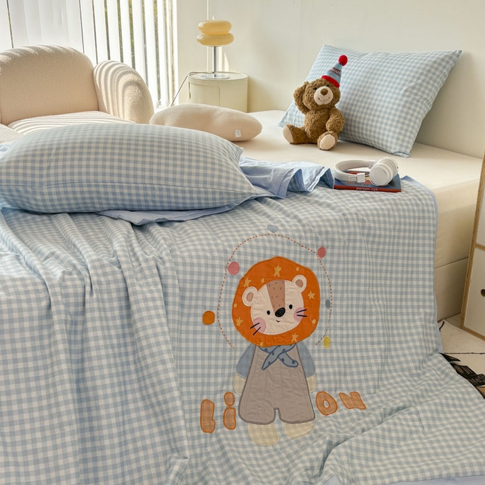 91家纺网 家纺一手货源 找家纺 鸣升家纺  2025新款精梳全棉纯棉绣花夏被夏凉被空调被 熊孩子