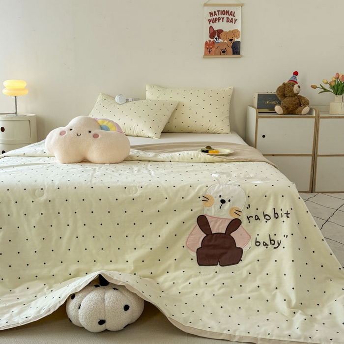 91家纺网 家纺一手货源 找家纺 鸣升家纺  2025新款精梳全棉纯棉绣花夏被夏凉被空调被 可爱小兔