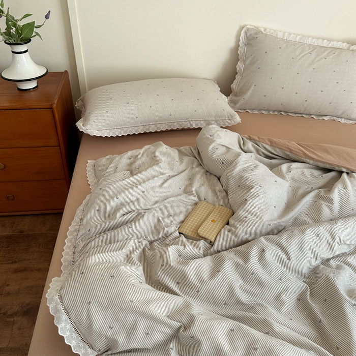 91家纺网 家纺一手货源 找家纺 一霖家纺 2025新款云感双层纱花边款四件套 咖色爱心