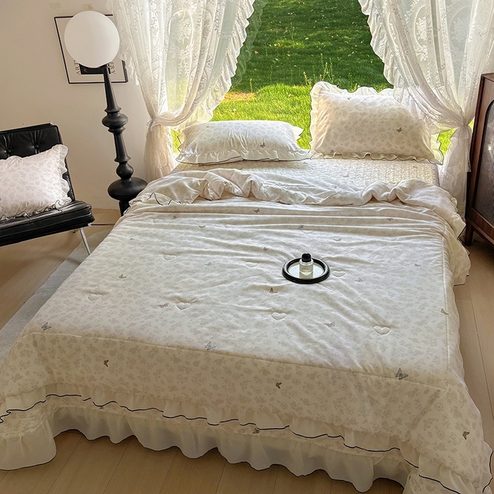 91家纺网 家纺一手货源 找家纺 韩秀 2025新款水洗棉夹棉韩版花边夏被小清新针织棉小碎花皱皱棉双层纱软糯感夏凉被空调被泡泡棉被四季跑量款 彩蝶