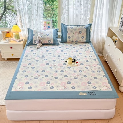 2025新款A类抗菌数码印花冰藤席 兔兔花园