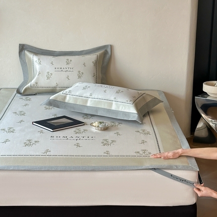 91家纺网 家纺一手货源 找家纺 （总）橘滋  2025新夏日高端A类原创设计轻奢简约数码印花冰丝席凉席-床席