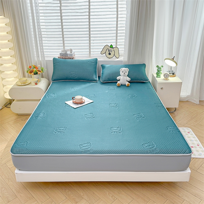 91家纺网 家纺一手货源 找家纺 慕木家纺 2025新款小冰熊凉感冰丝凉席夏被四件套 床笠款 宾利蓝