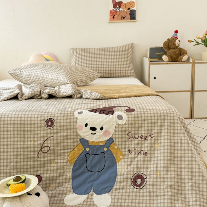 91家纺网 家纺一手货源 找家纺 鸣升家纺  2025新款精梳全棉纯棉绣花夏被夏凉被空调被 熊可爱