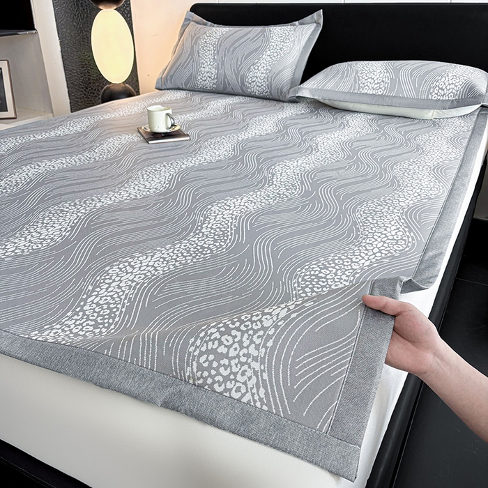 91家纺网 家纺一手货源 找家纺 （总）2025新款A类PE提花凉席-波光粼粼