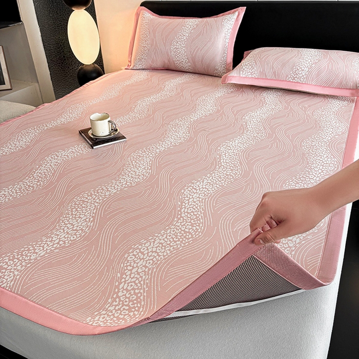 91家纺网 家纺一手货源 找家纺 2025新款A类PE提花凉席-波光粼粼 波光粼粼-柔情粉