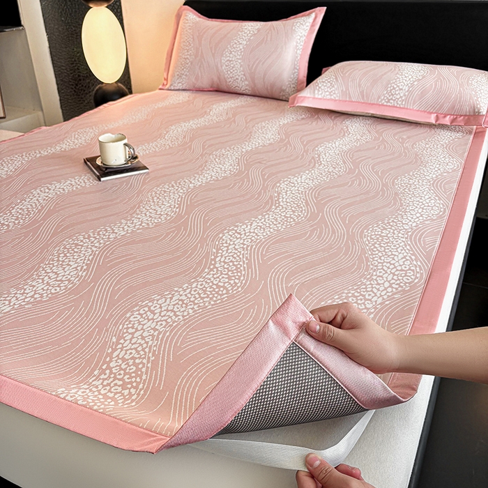 91家纺网 家纺一手货源 找家纺 2025新款A类PE提花凉席-波光粼粼 波光粼粼-柔情粉