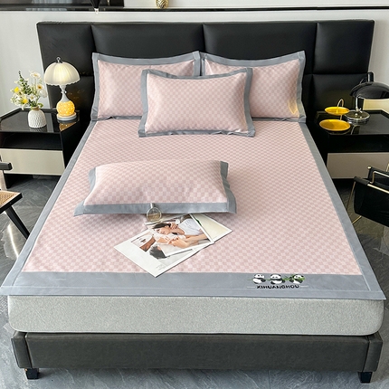 91家纺网 家纺一手货源 找家纺 席皇后  2025新款亲肤舒适A类提花冰丝凉席 凉席款 快乐熊猫-粉