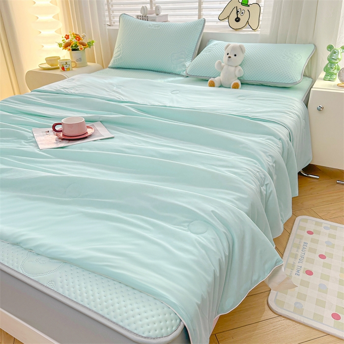 91家纺网 家纺一手货源 找家纺 慕木家纺 2025新款小冰熊凉感冰丝凉席夏被四件套 床笠款 天空蓝