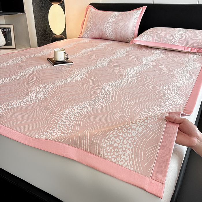 91家纺网 家纺一手货源 找家纺 2025新款A类PE提花凉席-波光粼粼 波光粼粼-柔情粉