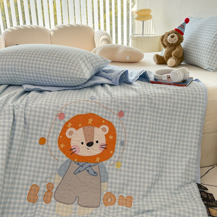 91家纺网 家纺一手货源 找家纺 鸣升家纺  2025新款精梳全棉纯棉绣花夏被夏凉被空调被 熊孩子