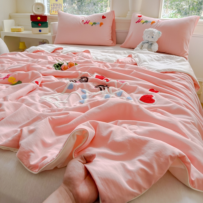 91家纺网 家纺一手货源 找家纺 2025新款水洗棉毛巾绣夏被卡通夏凉被薄被子 粉白-幸运猫