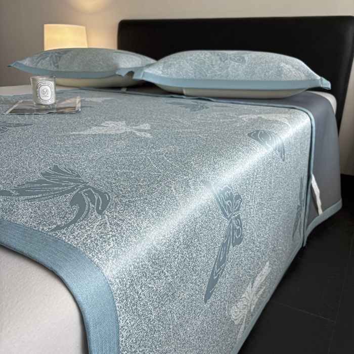 91家纺网 家纺一手货源 找家纺 2025新款A类PE提花凉席-翩翩起舞 翩翩起舞-以太兰