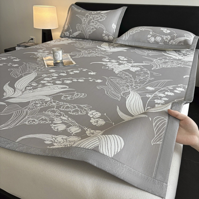 91家纺网 家纺一手货源 找家纺 2025新款A类PE提花凉席-蕙质兰心 蕙质兰心-爵士灰