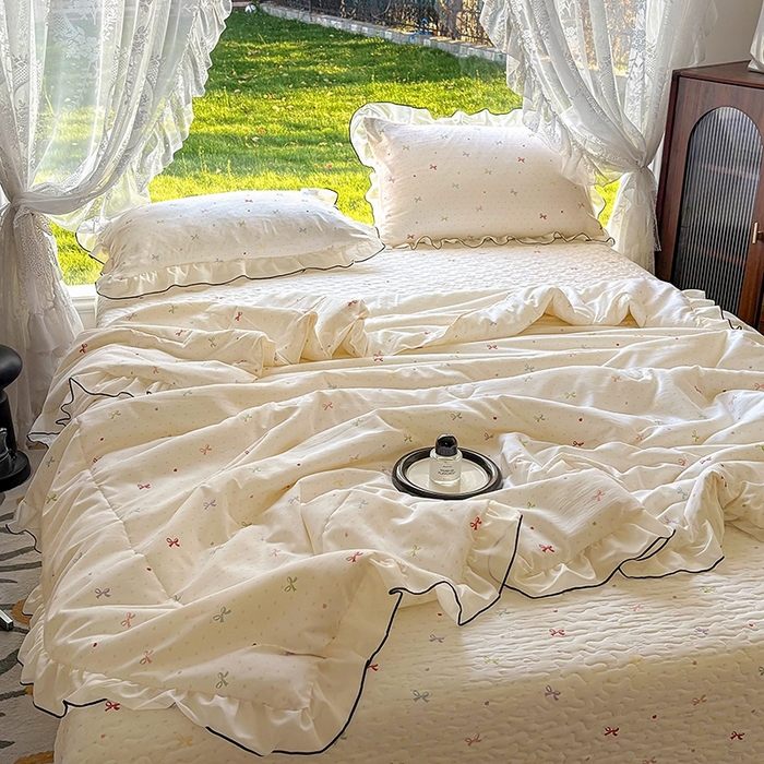 91家纺网 家纺一手货源 找家纺 韩秀 2025新款水洗棉夹棉韩版花边夏被小清新针织棉小碎花皱皱棉双层纱软糯感夏凉被空调被泡泡棉被四季跑量款 蝶梦