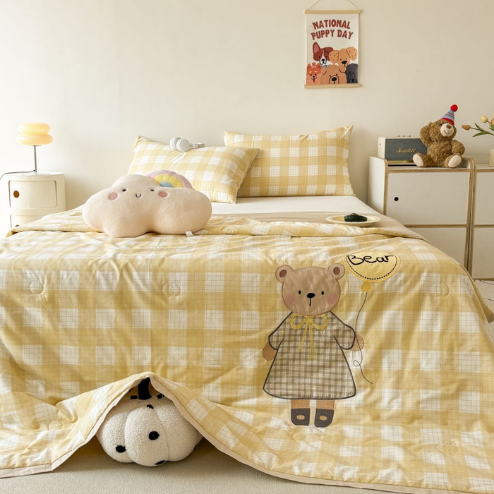 91家纺网 家纺一手货源 找家纺 鸣升家纺  2025新款精梳全棉纯棉绣花夏被夏凉被空调被 呆萌熊宝