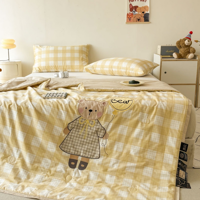 91家纺网 家纺一手货源 找家纺 鸣升家纺  2025新款精梳全棉纯棉绣花夏被夏凉被空调被 呆萌熊宝