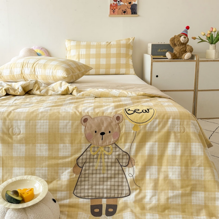 91家纺网 家纺一手货源 找家纺 鸣升家纺  2025新款精梳全棉纯棉绣花夏被夏凉被空调被 呆萌熊宝