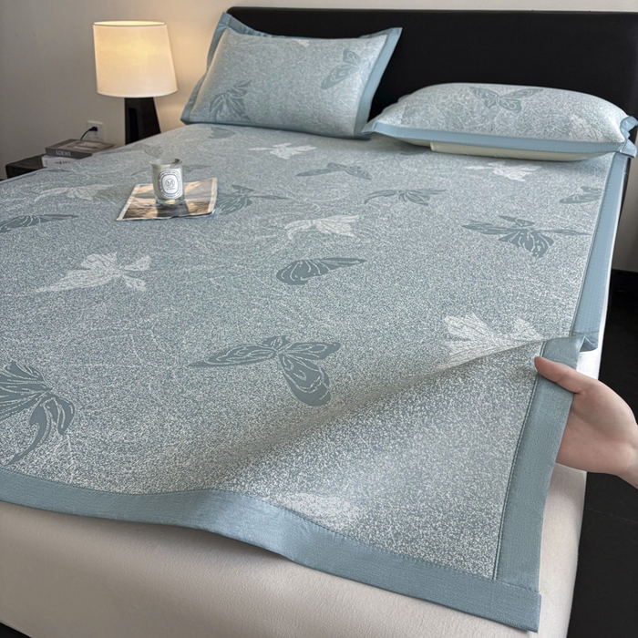 91家纺网 家纺一手货源 找家纺 2025新款A类PE提花凉席-翩翩起舞 翩翩起舞-以太兰